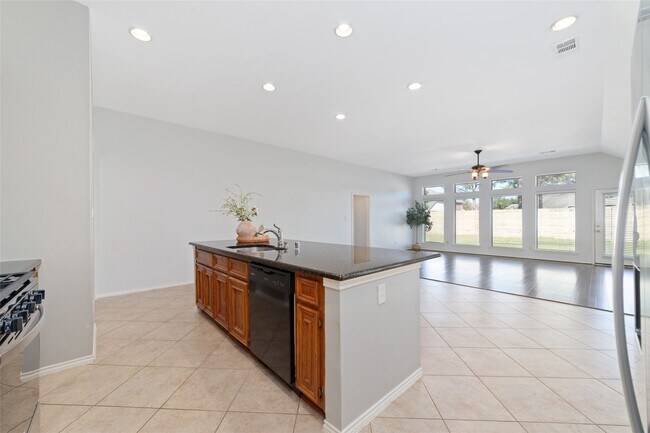 Building Photo - 26006 Palmdale Estate Dr