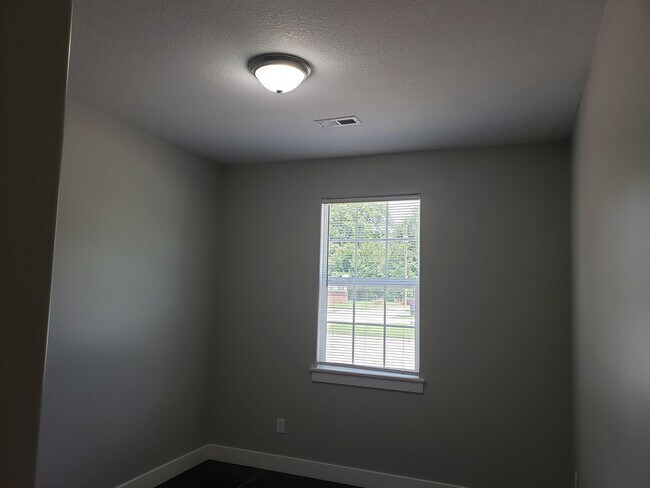 Building Photo - 4955-4953 Morris