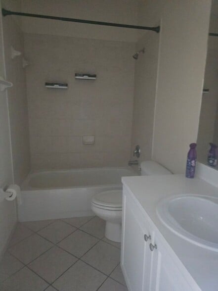 Building Photo - 230 SE 29th Ave