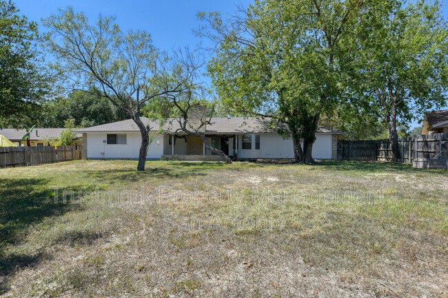 Building Photo - 112 Suncliff Dr