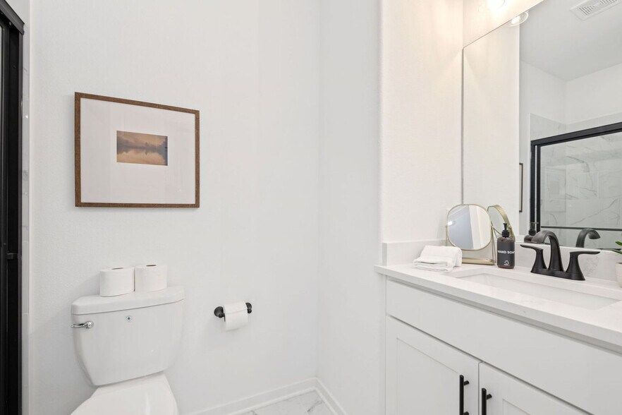 Building Photo - 1632 Neptune St