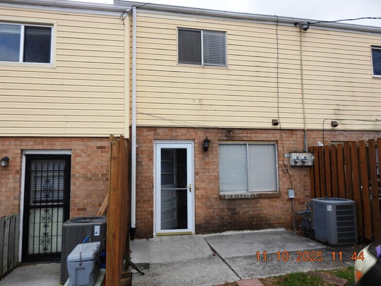 Back of Condo - 1813 Bluemont Ave SW