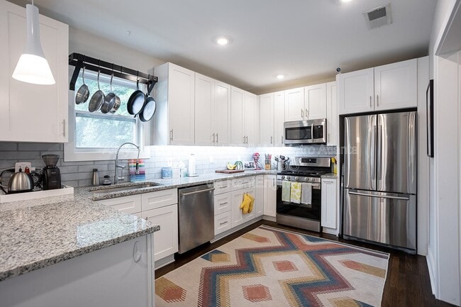 Building Photo - 1016 Coleman St SW