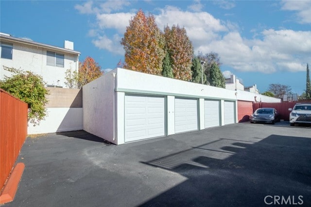 Building Photo - 807 E Chevy Chase Dr