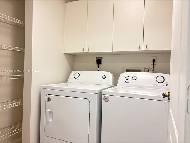 Building Photo - 10730 NW 66th St