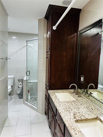 Building Photo - 6646 E Lovers Ln