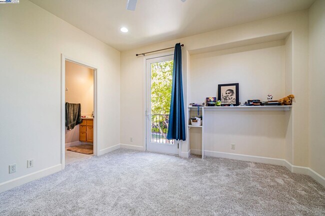 Building Photo - 2048 Feathermint Dr