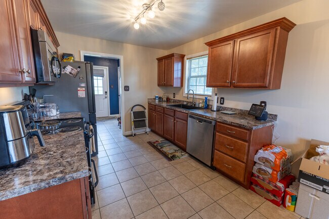 Building Photo - 314 N 2nd St