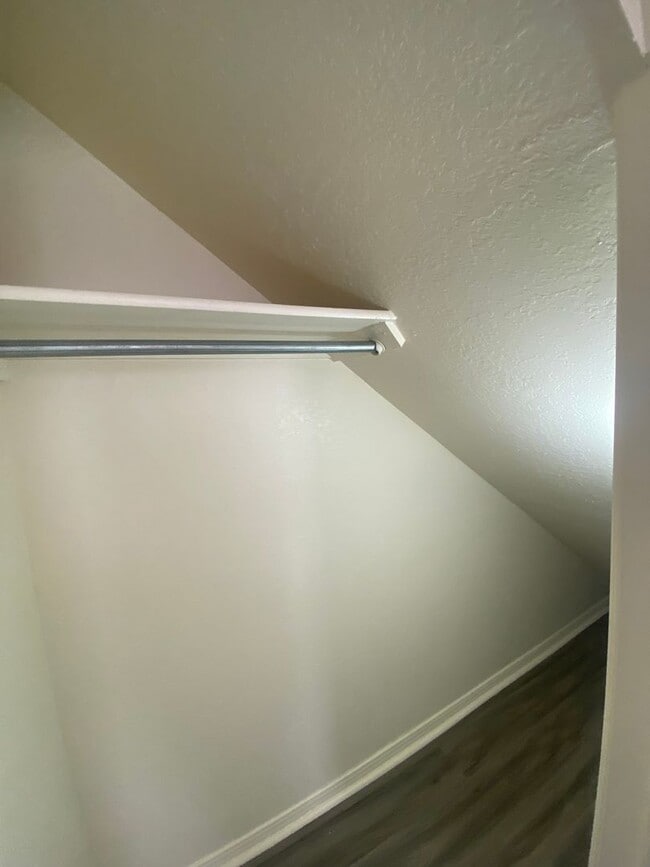 Building Photo - los-2940