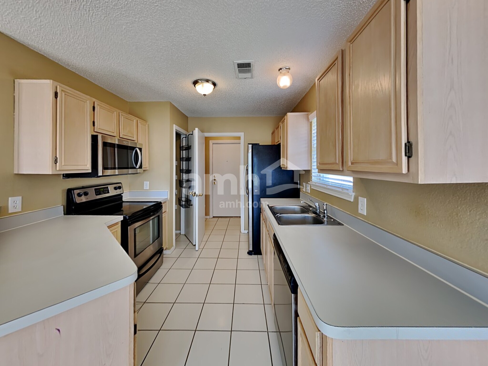 Building Photo - 6501 Gardenia Dr