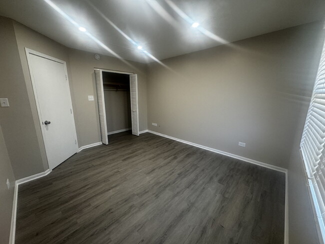 Building Photo - Recently Renovated 2-Bedroom Apartment in ...