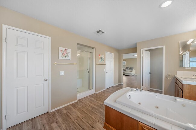 Building Photo - 79910 Camden Dr