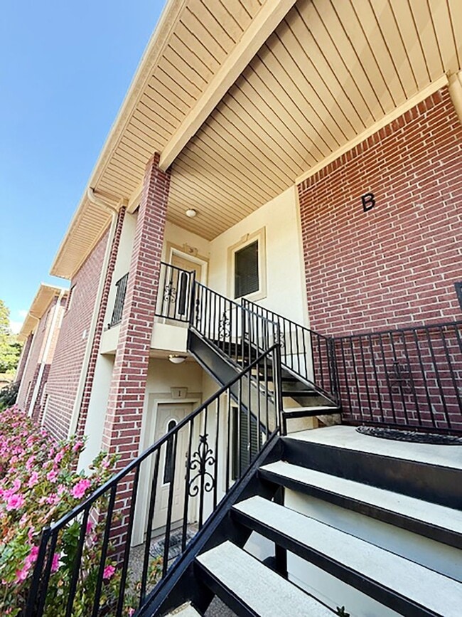 Building Photo - Lakefront Condo for Rent in Hot Springs