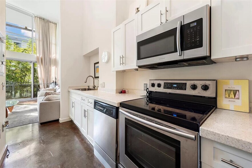 Building Photo - 221 Jefferson Ave