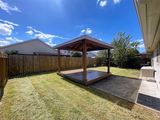 Building Photo - 15303 Kellerwood Dr