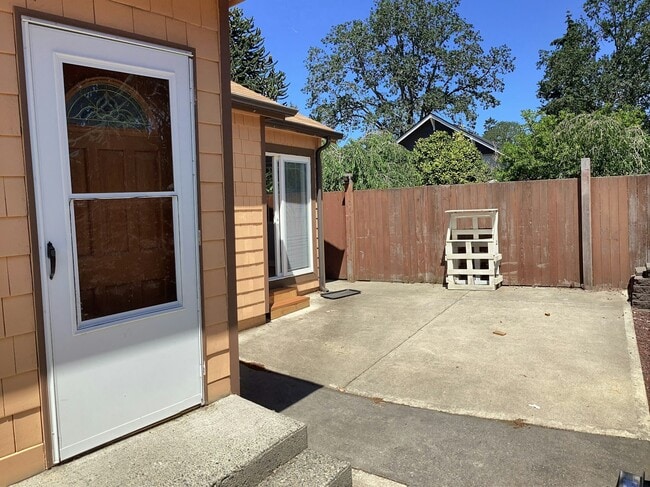 Building Photo - 14602 Portland Ave SW