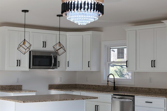 Building Photo - 649 Old Drake Temperance Rd