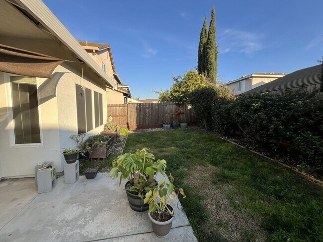 Building Photo - Residential 3 bed 2 bath in Elk grove