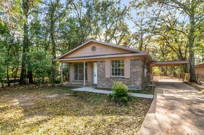 Building Photo - Charming Brick Home Close to Downtown Mobile and Quick Access to I-10!