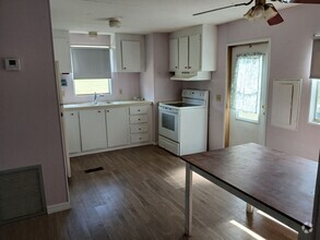 Building Photo - 2/2 Mobile Home Dover