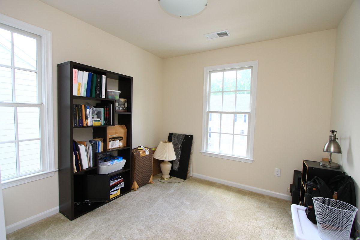 Building Photo - 129 Parkway Ct