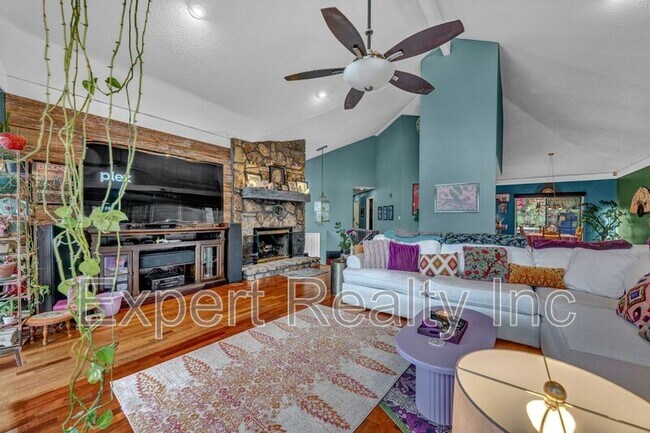 Building Photo - 373 Laredo Dr