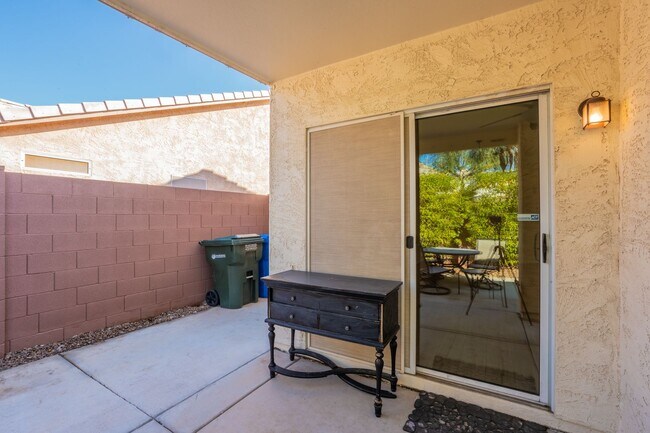 Building Photo - Beautiful 2 bedroom & 2 bath home in Desert Foothills Villas