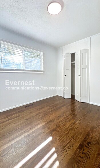 Building Photo - 11305 E 50th Terrace