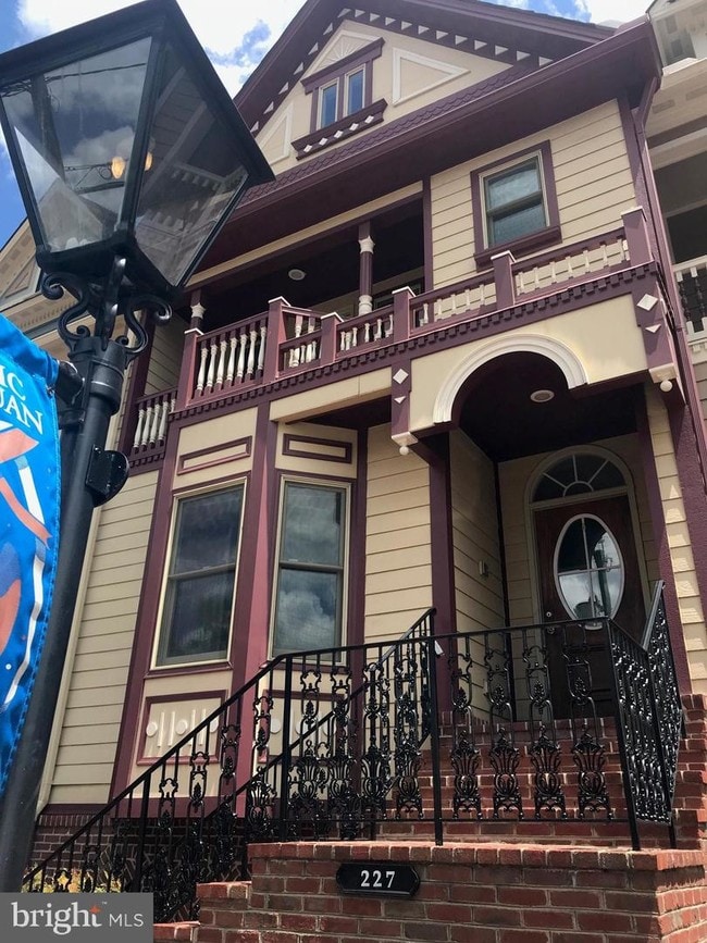 Building Photo - 227 Mill St