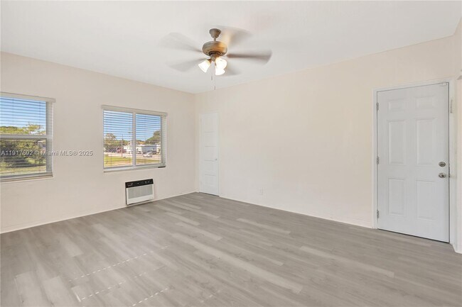 Building Photo - 711 SW 21st Ave