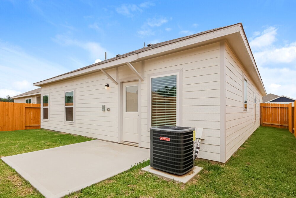 Building Photo - 16455 Hill Dr