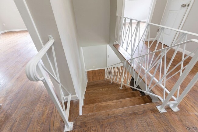 Building Photo - 117 Treeland Cir
