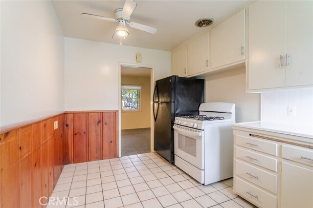 Building Photo - 1600 W Glenoaks Blvd