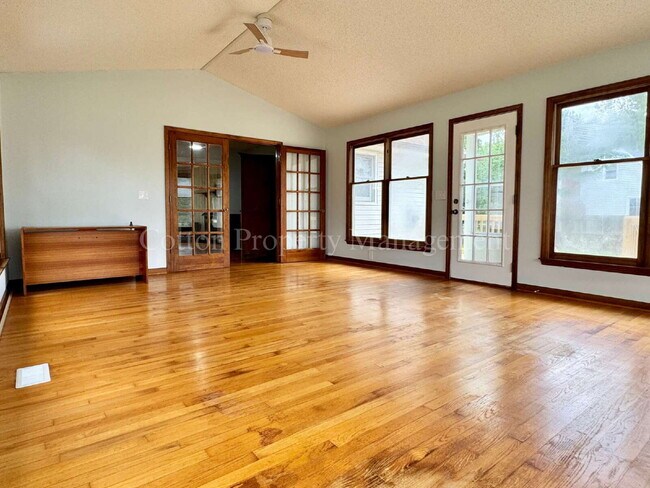 Building Photo - 307 Abbey Ln