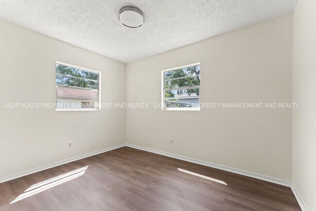 Building Photo - Updated 2 Bedroom Home Near Naval Station Mayport