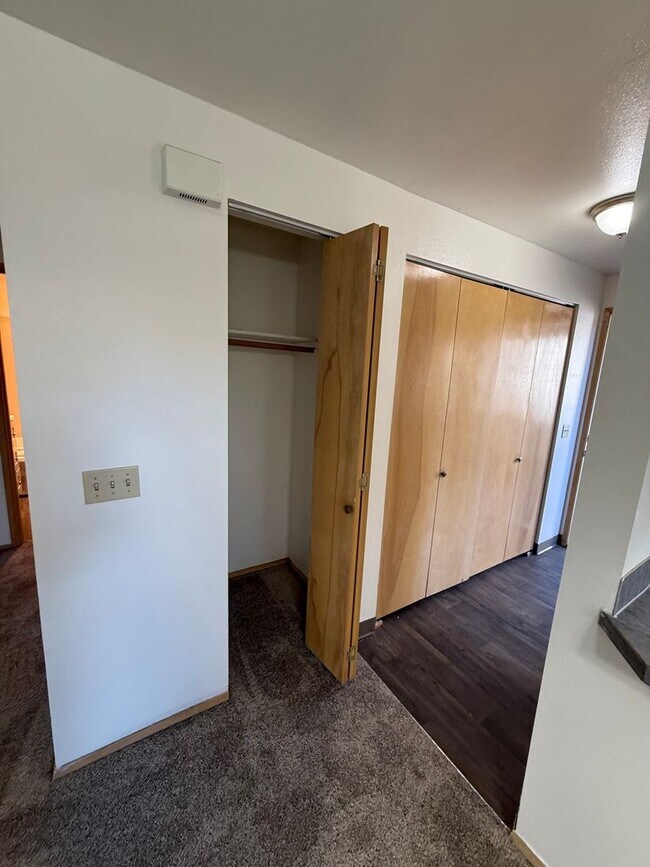 Building Photo - 1409 Bradley Ln