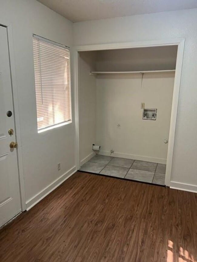 Building Photo - 304 Algerita Dr
