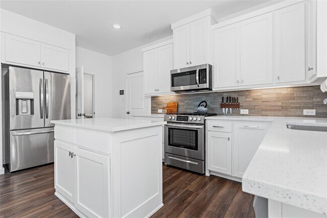 Building Photo - 233 Bridgewater Ave