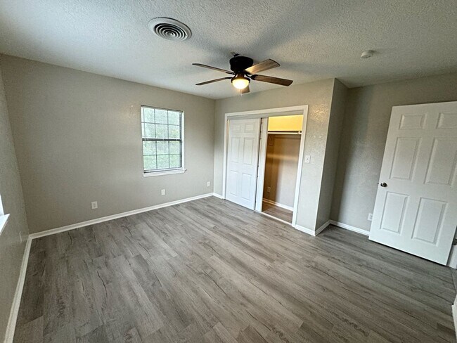 Building Photo - 1055 Carr St