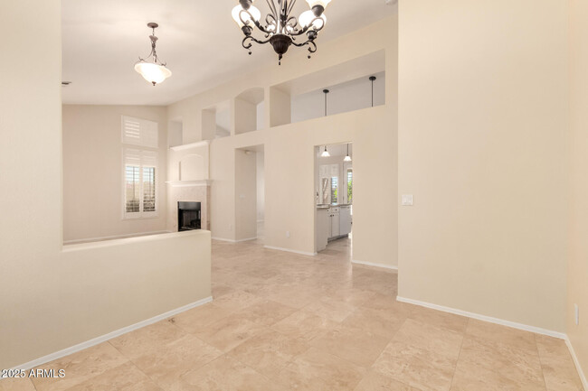 Building Photo - 5543 E Blanche Dr