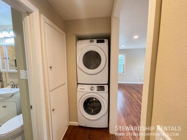 Building Photo - 555 E 18th Ave