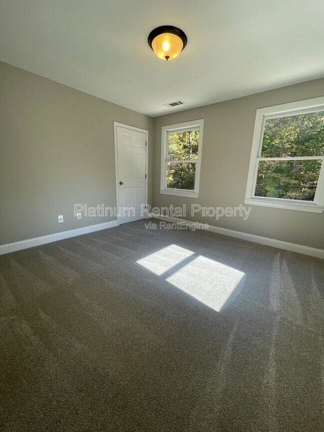 Building Photo - 1305 Smithdale Heights Dr