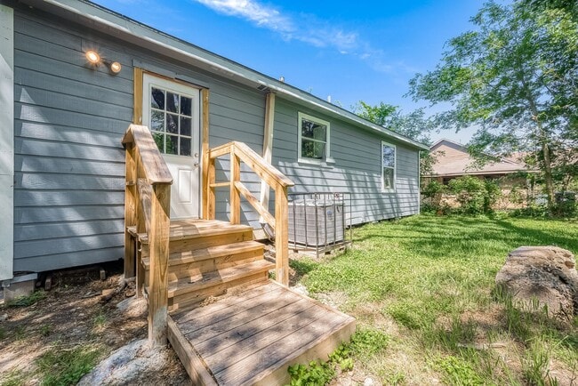 Building Photo - Affordable spacious 4bed/2bath single-fami...