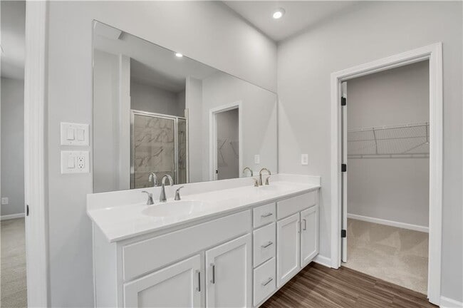 Building Photo - 656 Devon Aly