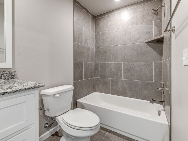 Building Photo - Newer Home in Ironstone + 3 bedrooms + 2 bathrooms + Edmond Schools