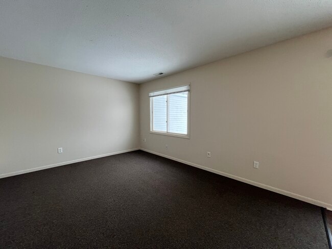 Building Photo - 611 E Burnsville Pkwy