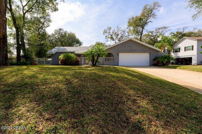 Building Photo - 4 Baywood Dr