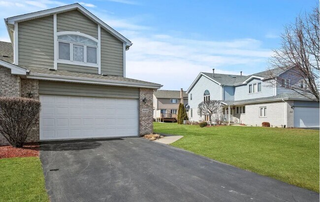 Building Photo - 8444 Dunmore Dr