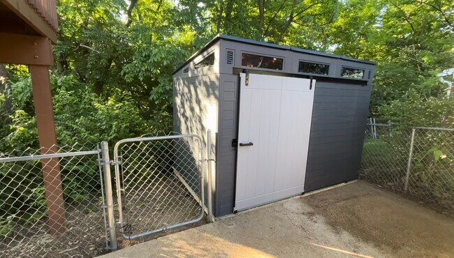 Building Photo - 816 Tokay Ln