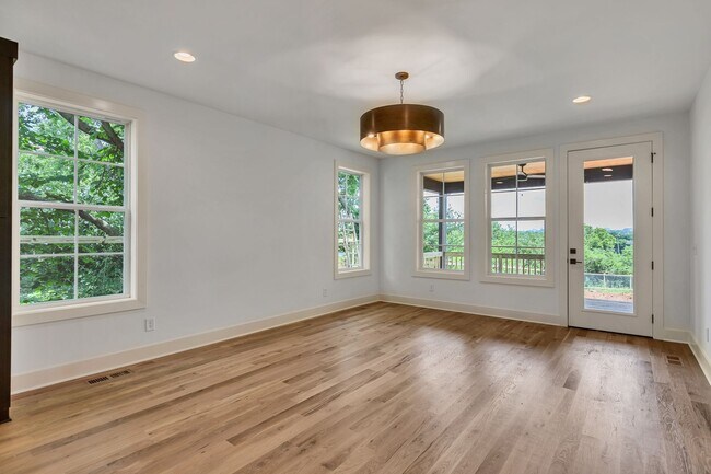 Building Photo - 660 Vernon Ave